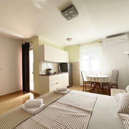 Apartments Vila Miranda Vodice Buitenkant foto
