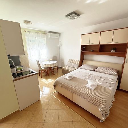 Apartments Vila Miranda Vodice Buitenkant foto