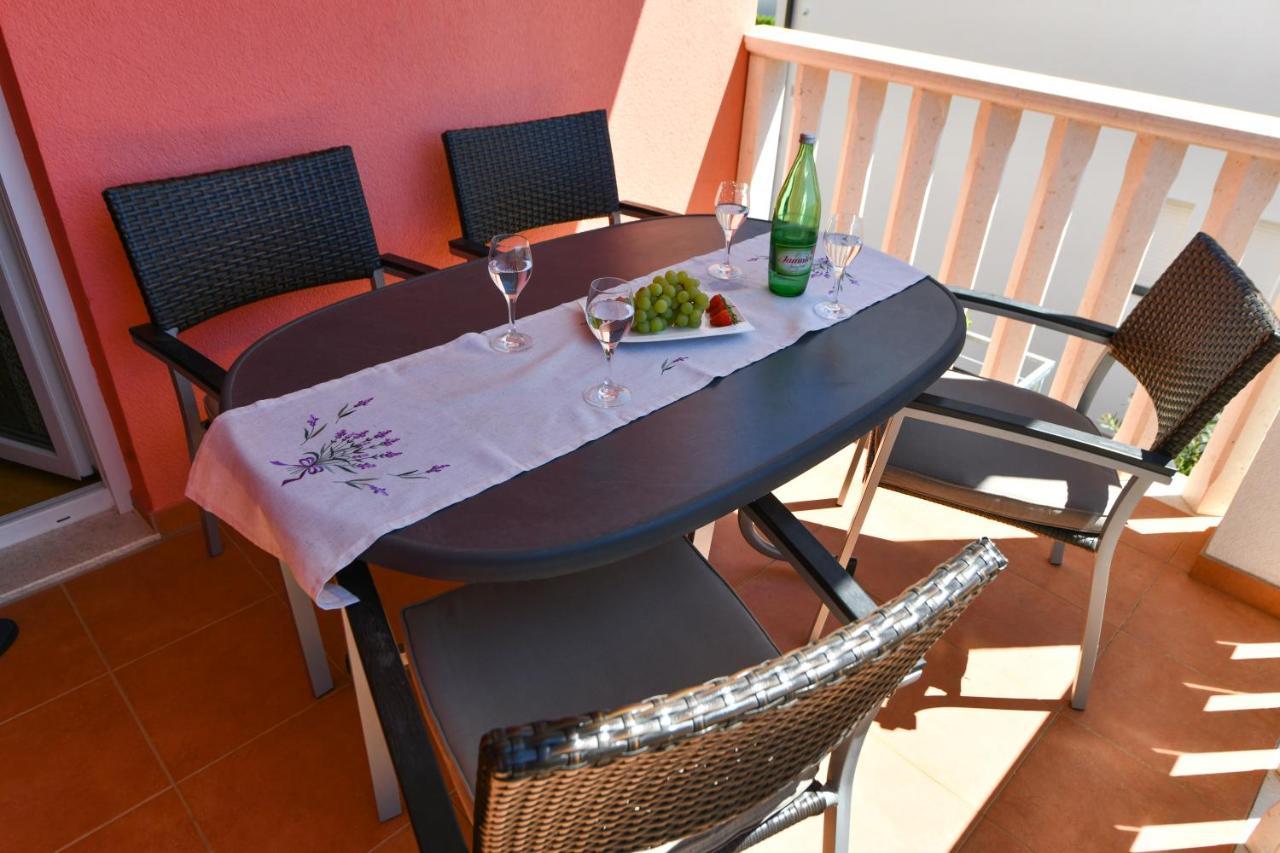 Apartments Vila Miranda Vodice Buitenkant foto