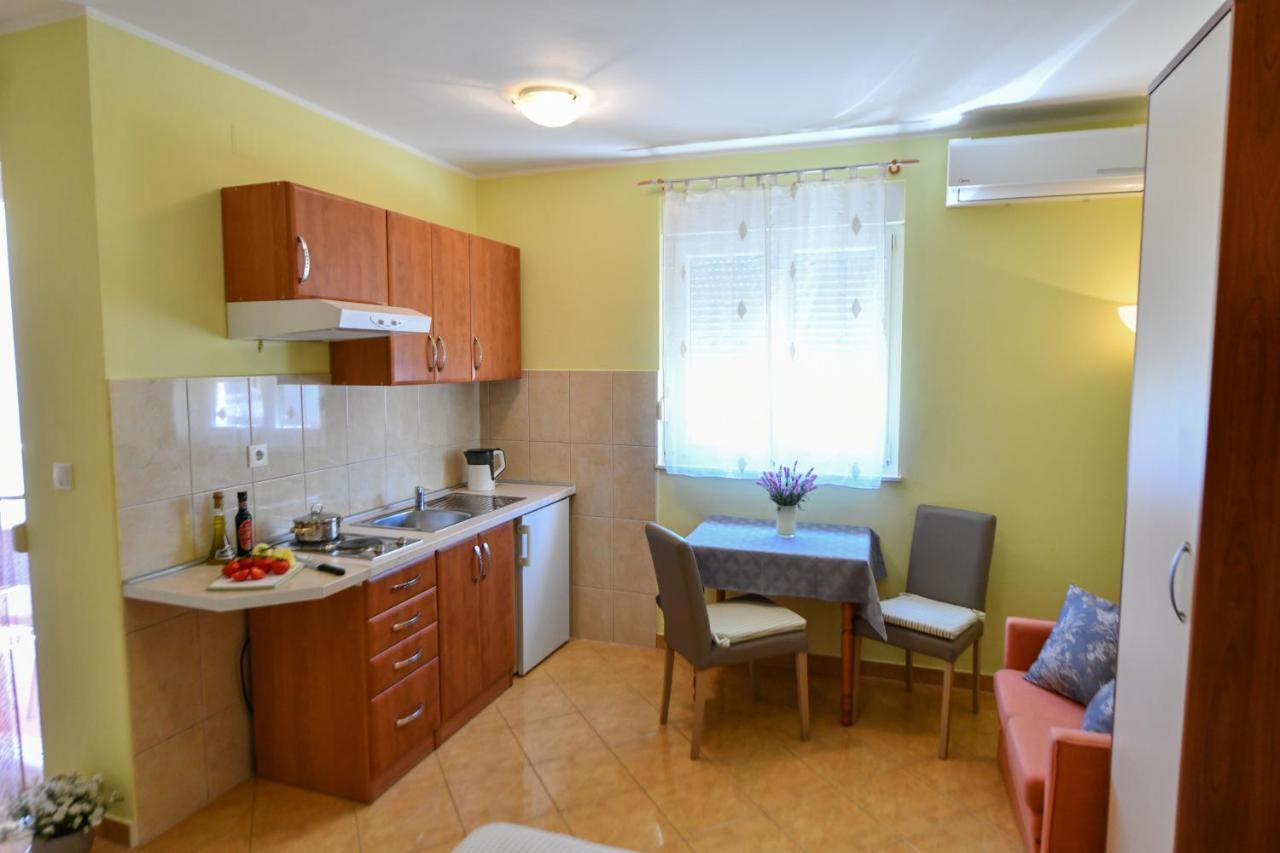 Apartments Vila Miranda Vodice Buitenkant foto
