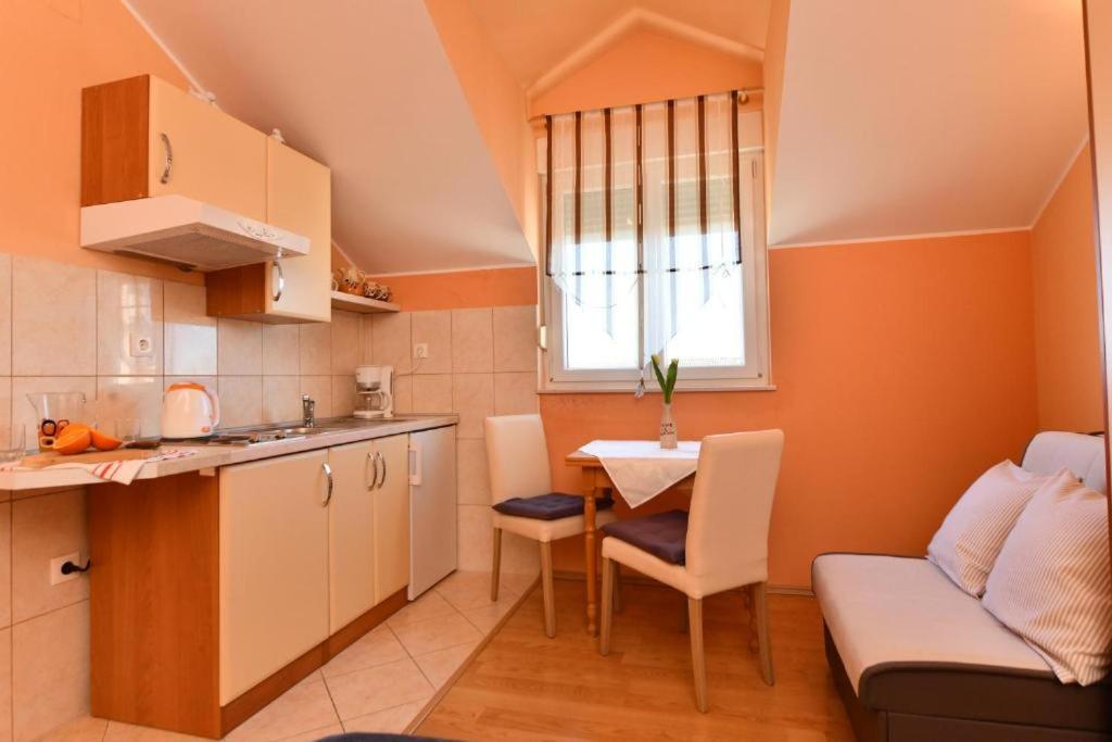 Apartments Vila Miranda Vodice Buitenkant foto