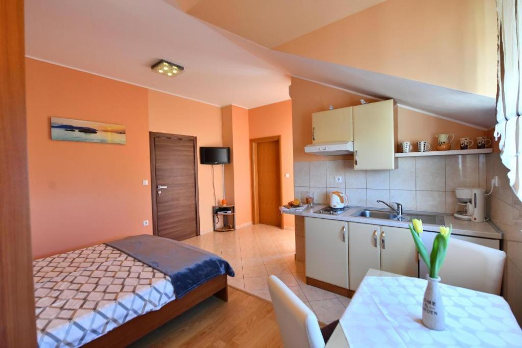 Apartments Vila Miranda Vodice Buitenkant foto