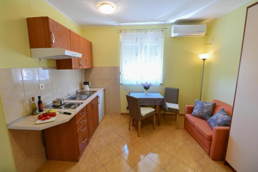 Apartments Vila Miranda Vodice Buitenkant foto
