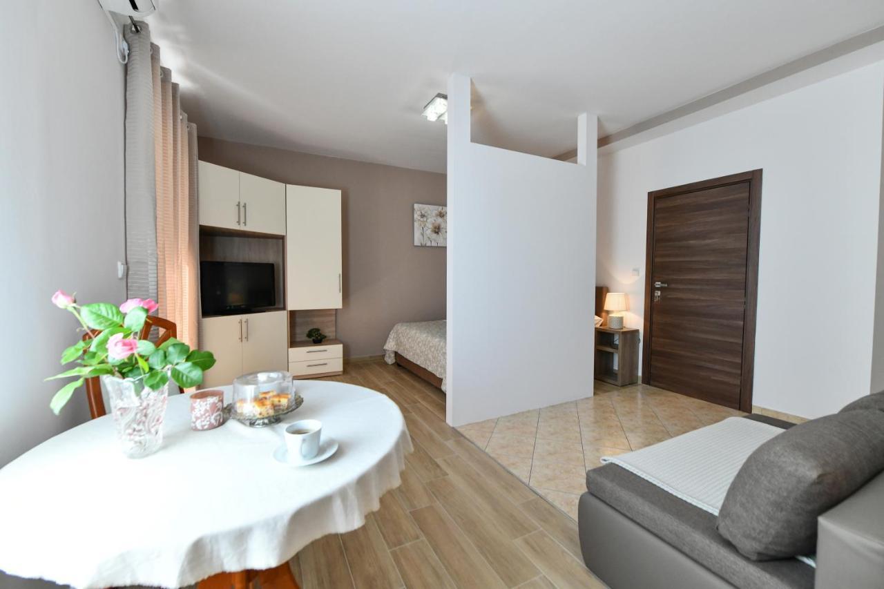 Apartments Vila Miranda Vodice Buitenkant foto