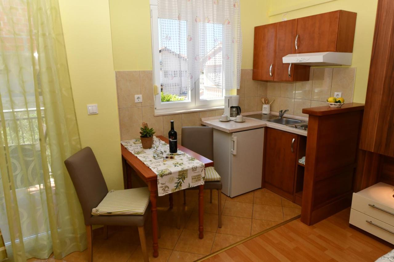 Apartments Vila Miranda Vodice Buitenkant foto