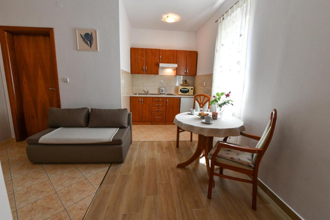 Apartments Vila Miranda Vodice Buitenkant foto