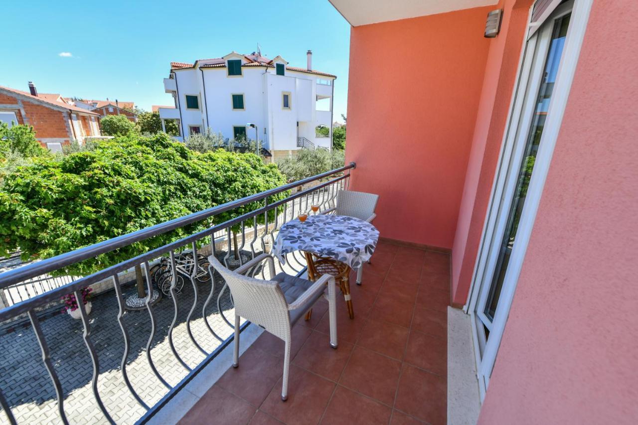 Apartments Vila Miranda Vodice Buitenkant foto
