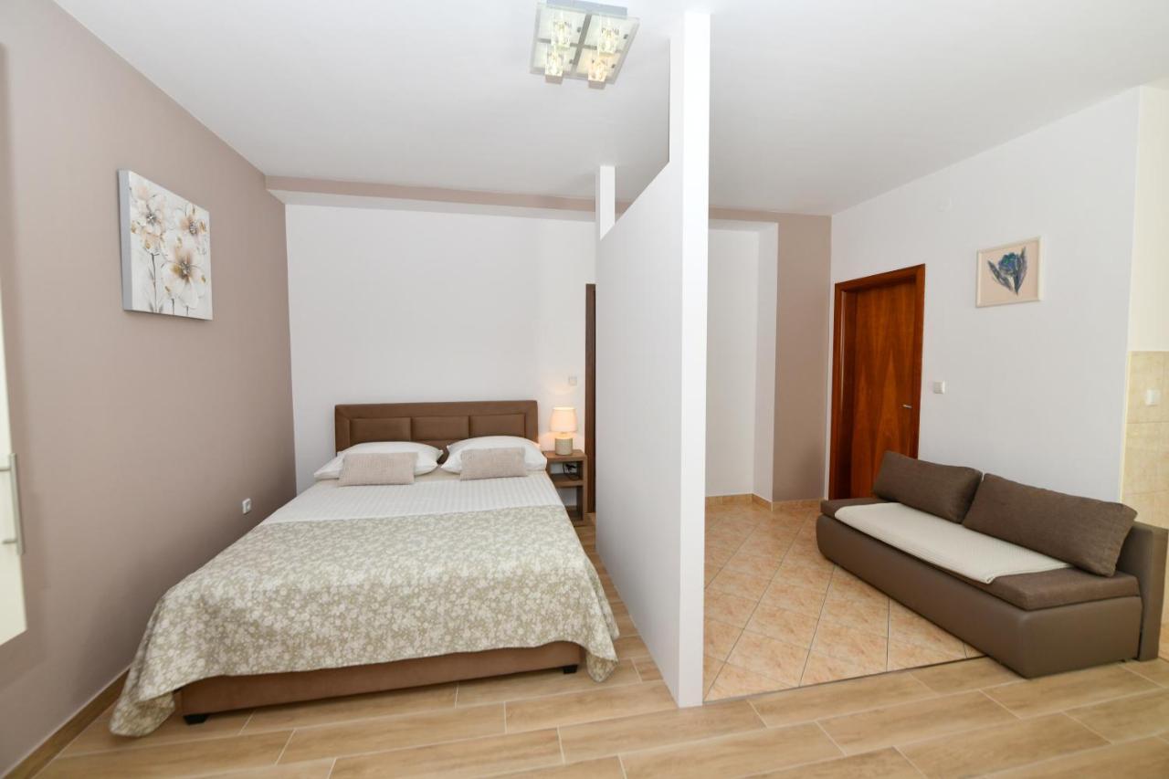 Apartments Vila Miranda Vodice Buitenkant foto