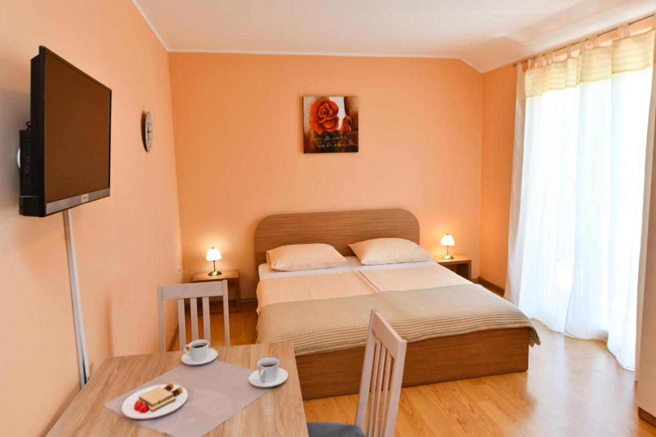 Apartments Vila Miranda Vodice Buitenkant foto