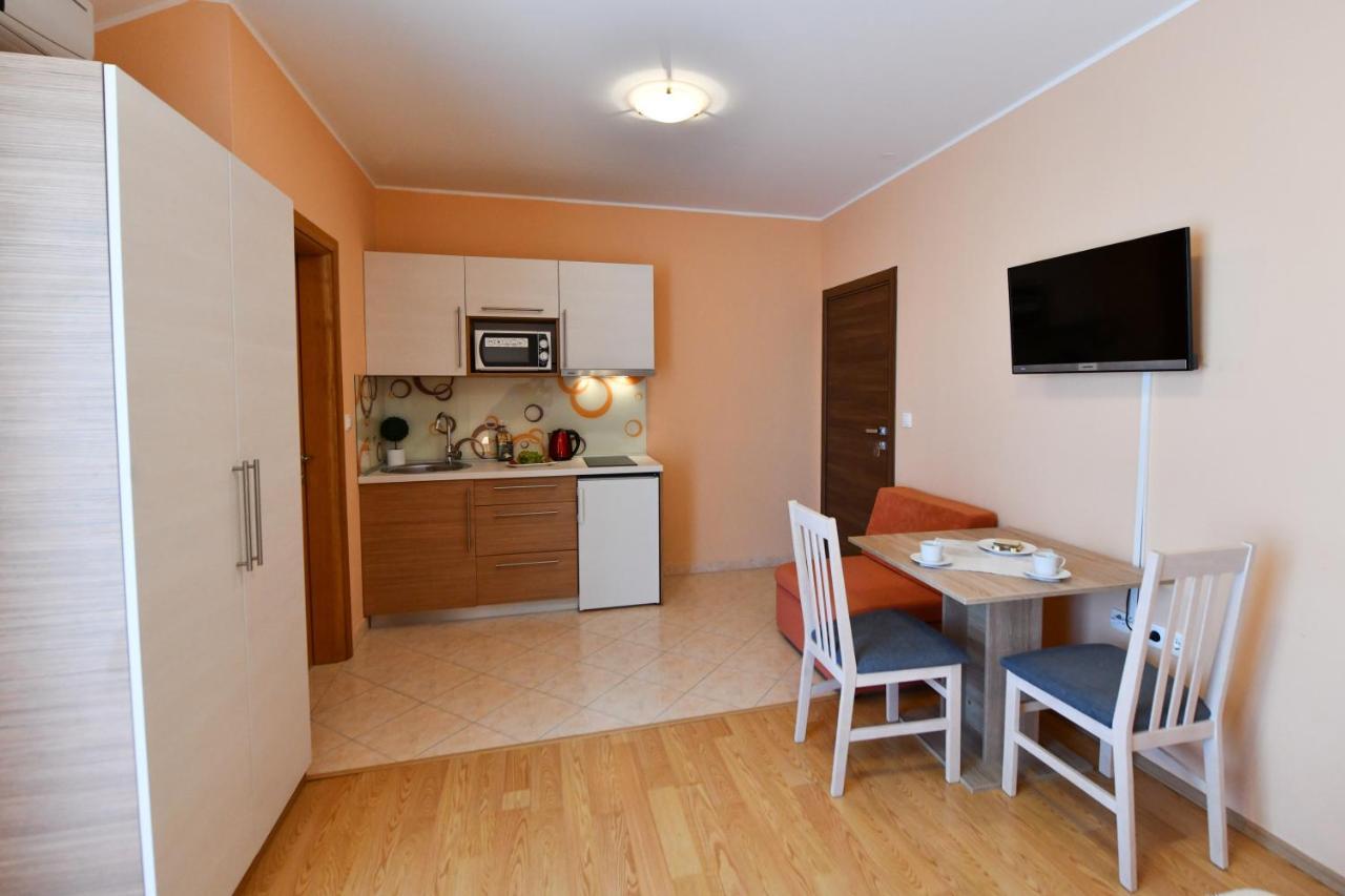Apartments Vila Miranda Vodice Buitenkant foto