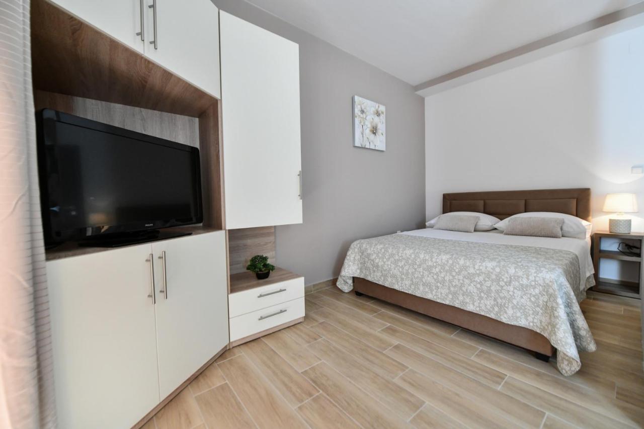 Apartments Vila Miranda Vodice Buitenkant foto
