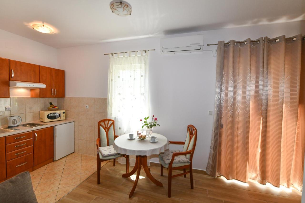 Apartments Vila Miranda Vodice Buitenkant foto