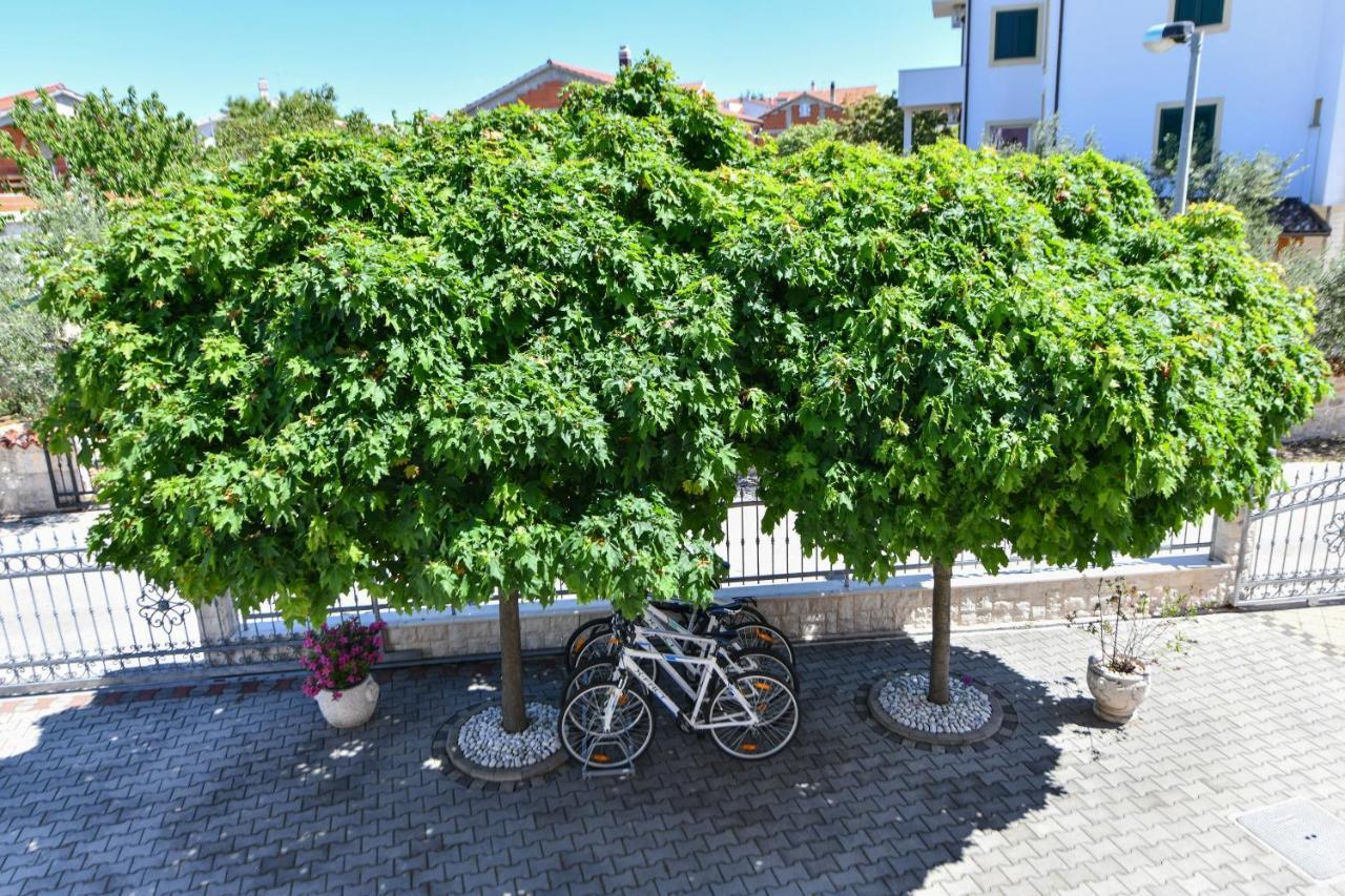 Apartments Vila Miranda Vodice Buitenkant foto